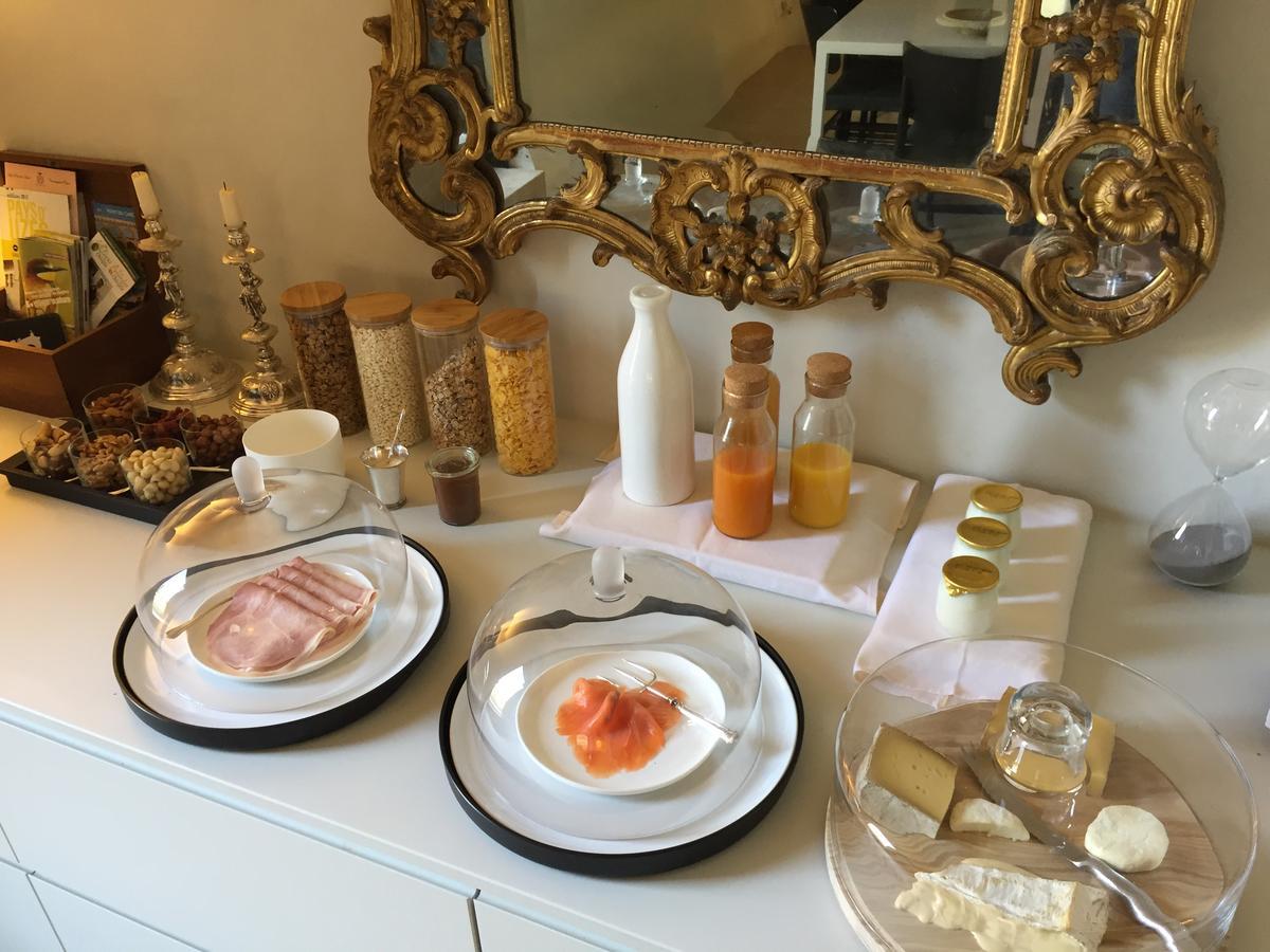 Tour Sarrazine De Montaren Bed and Breakfast Eksteriør billede