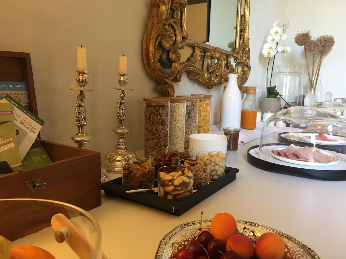 Tour Sarrazine De Montaren Bed and Breakfast Eksteriør billede