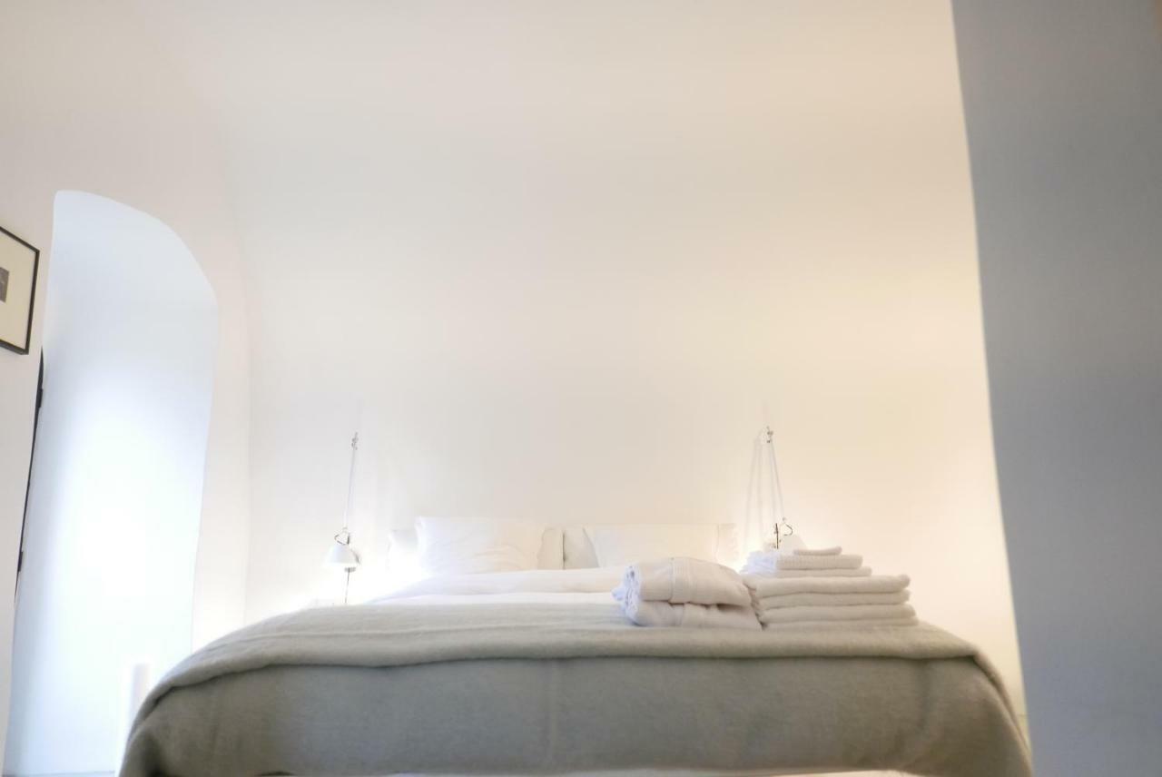 Tour Sarrazine De Montaren Bed and Breakfast Eksteriør billede